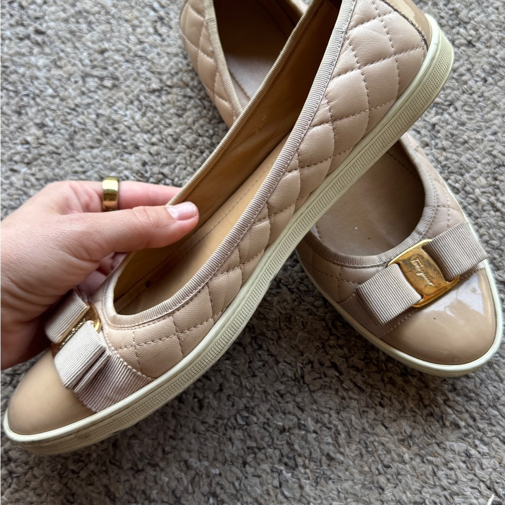 Salvatore Ferragamo Quilted Leather Flats with Bow - Gold/Champagne size: 9,5